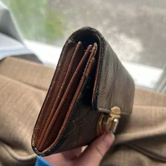 Vintage Louis Vuitton Monogram Etoile Sarah Wallet - Picture 3 of 11